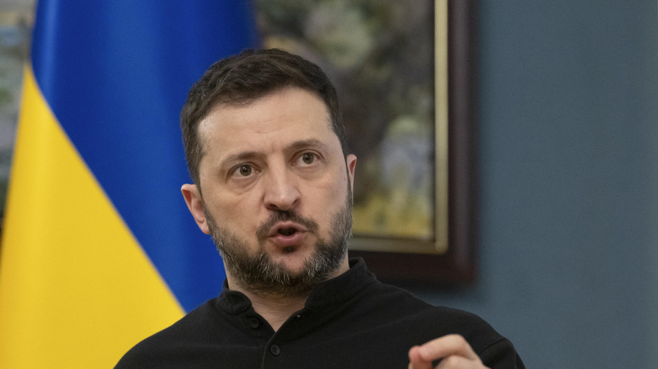 Zelensky, centinaia di bombe sull'Ucraina, serve pressione