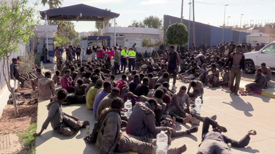 Nuevo asalto multitudinario de emigrantes a la frontera española en Melilla