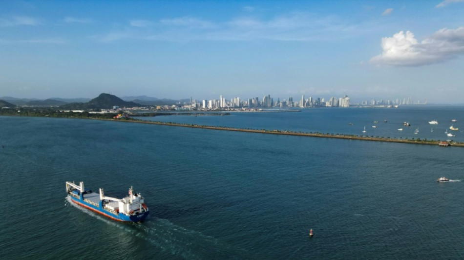 EEUU asegura que sus buques no pagarán por cruzar el canal de Panamá, que lo desmiente