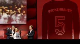 La camiseta del legendario Beckenbauer, colgada en el techo del estadio del Bayern