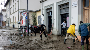 Crue du fleuve Arno en Italie: Florence désormais hors de danger