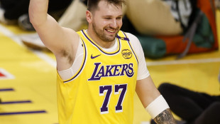 Nba, si accende Doncic ed i Lakers strapazzano Denver