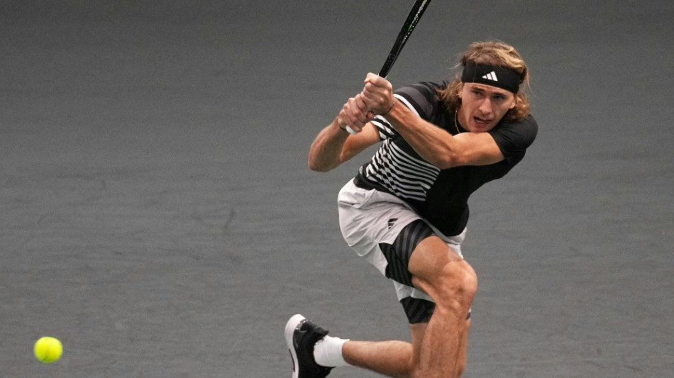 Masters in Paris: Zverev müht sich in die zweite Runde