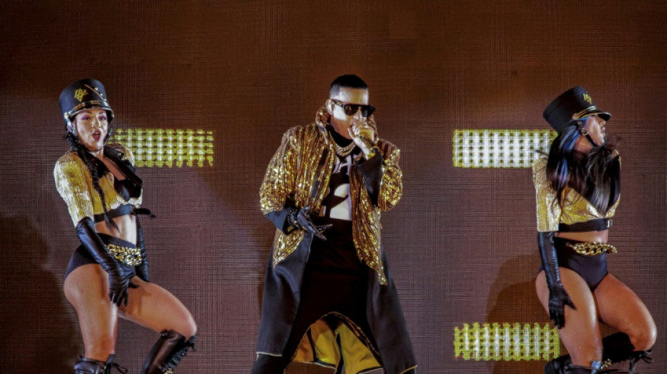 Miles de personas ingresan a la fuerza a recital de Daddy Yankee en Chile 