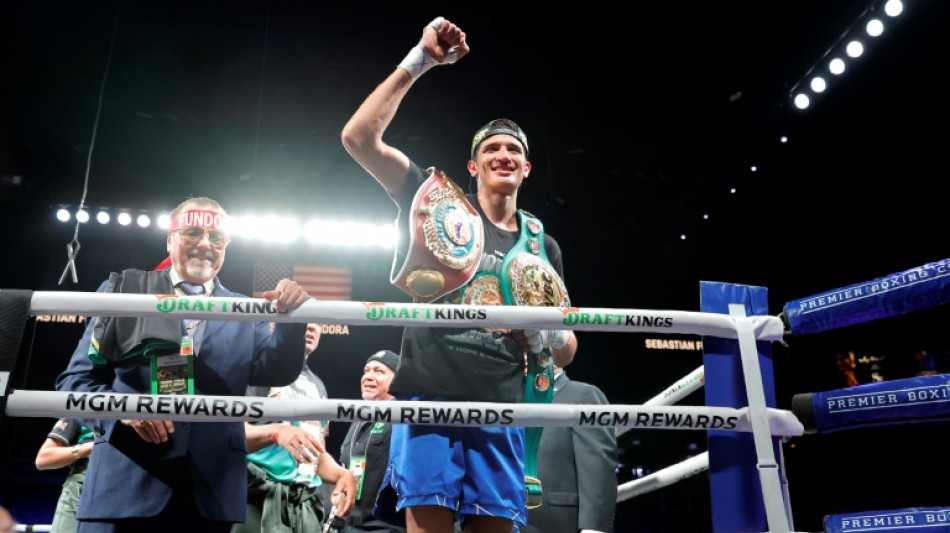 Fundora stops Booker to retain WBC, WBO super welterweight titles