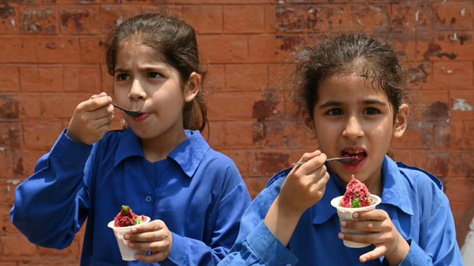 Heatwave cancels lessons for half Pakistan's schoolchildren