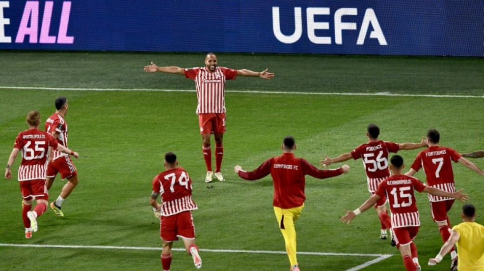 Olympiacos vence Fiorentina (1-0) na prorrogação e conquista Liga Conferência