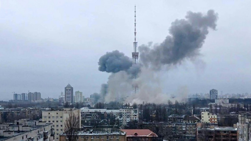 Kiew: Fernsehturm der Hauptstadt durch russischen Angriff getroffen