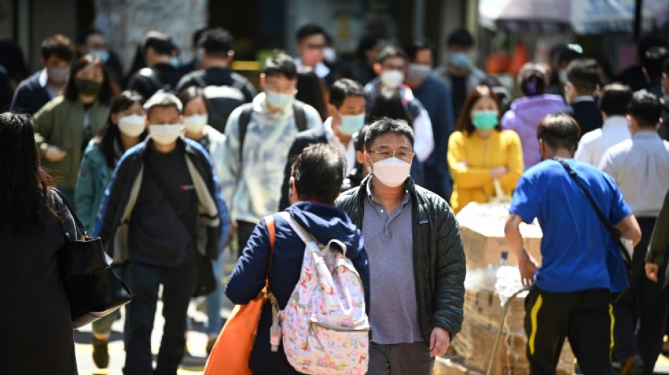 Hong Kong, l'un des derniers endroits au monde à supprimer le port du masque obligatoire