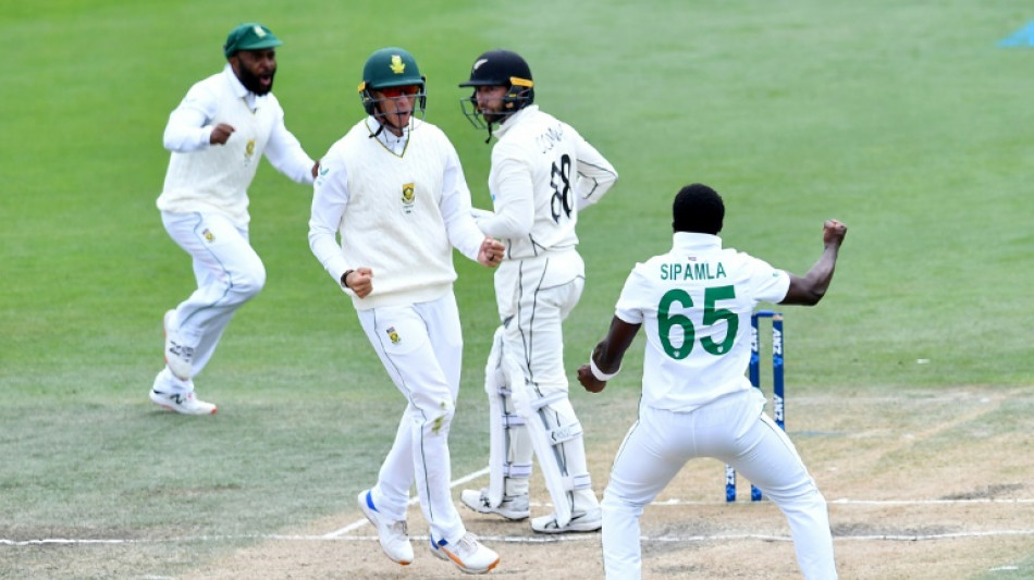 South Africa one wicket from New Zealand win as rain intervenes