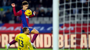 Barça vence Atlético de Madrid (1-0) com gol de João Félix e é 3º no Espanhol