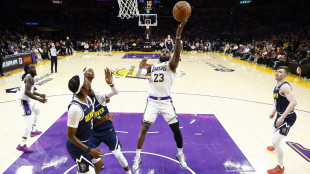 NBA: Lakers und LeBron James wenden Sweep ab