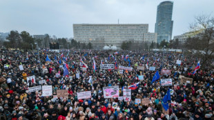 Zehntausende protestieren in der Slowakei gegen Regierungschef Fico