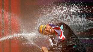 Hamilton supera Verstappen e vence GP da Inglaterra de F1