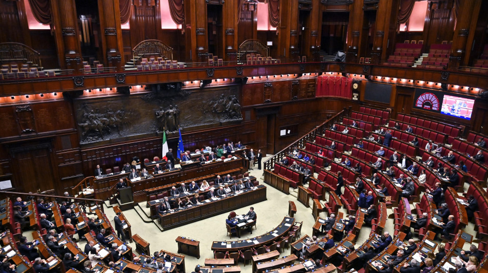 Scintille in Aula Camera. Fischi e proteste, seduta sospesa