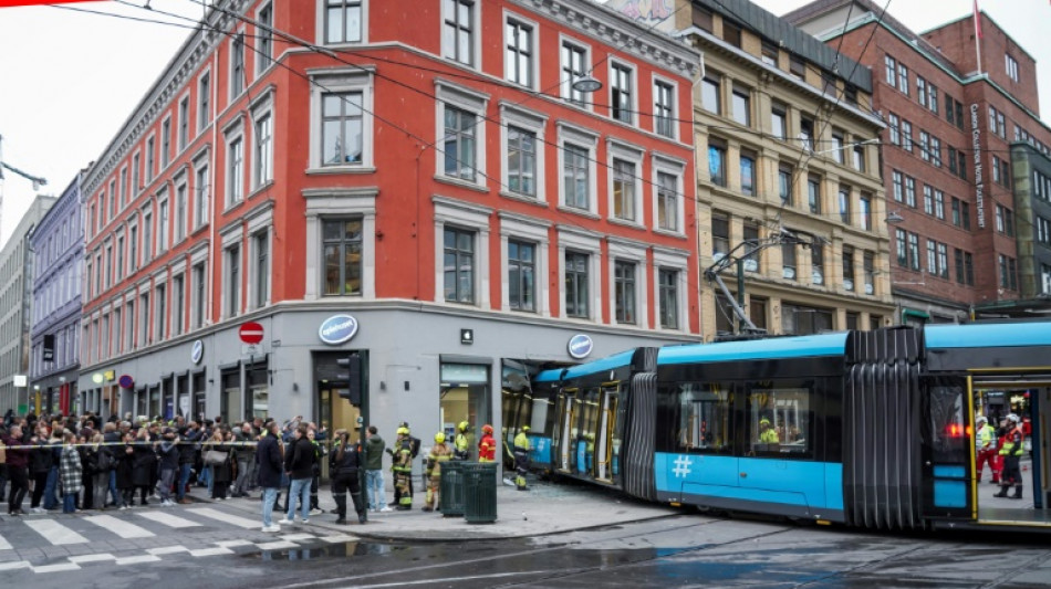 Straßenbahn kracht in Apple-Store: Vier Verletzte in Oslo