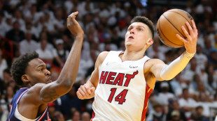 Play-offs NBA: Miami et Phoenix se rapprochent des finales de conférences