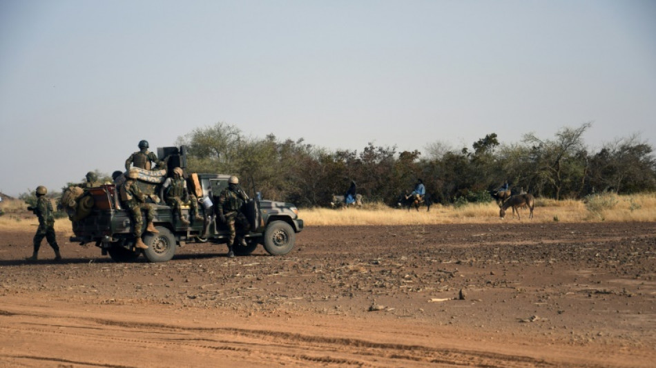 Ataque a autobús y camión en Níger deja 21 muertos cerca de Burkina Faso