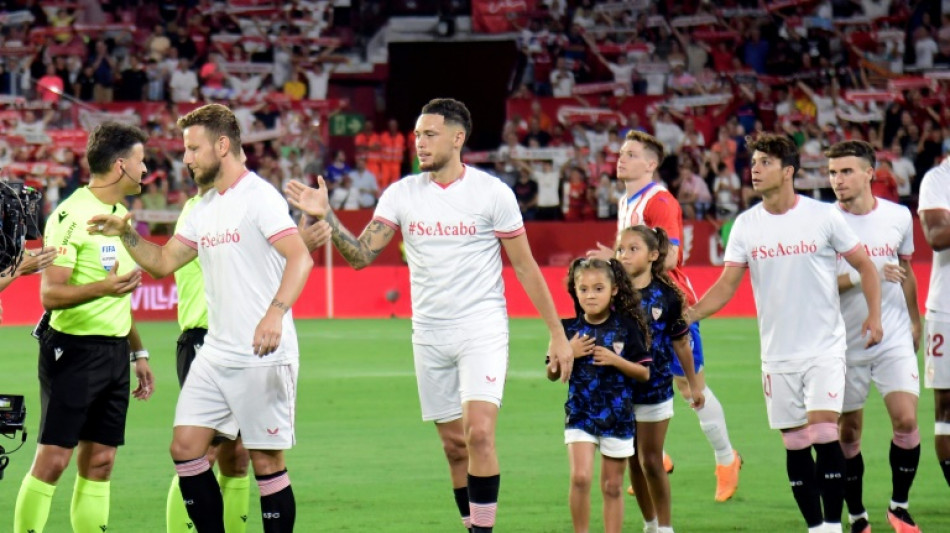 Sevilla rende homenagem a Jenni Hermoso