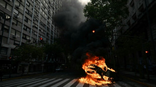 Argentine: violents heurts lors d'une marche pour les retraités, supporters de foot en soutien