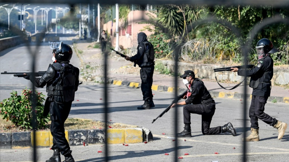 1,000 Pakistan protesters arrested in pro-Khan capital march