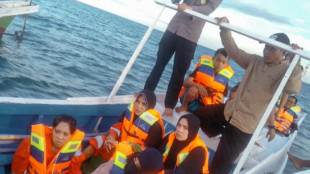 Veintiséis personas desaparecidas tras el hundimiento de un ferry en Indonesia