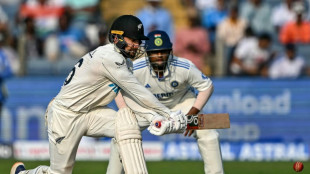 India 81-1 in fight to deny New Zealand historic series win 