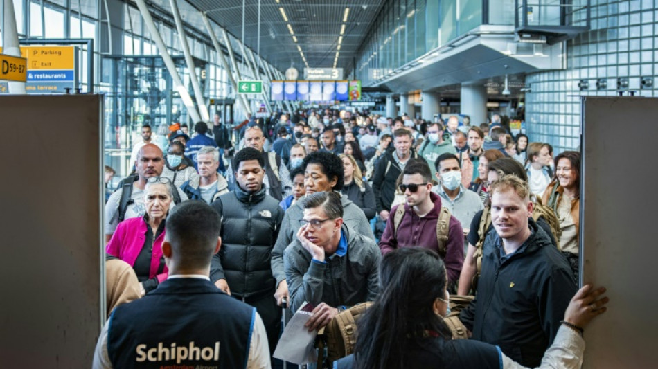 Netherlands shelves plan to cut Schiphol flights