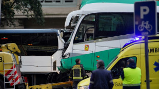 Colisão entre 2 ônibus deixa 50 feridos em Barcelona; 4 estão em estado grave