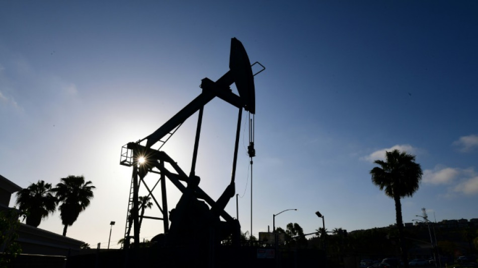 Conflit en Ukraine: le pétrole s'envole, au plus haut depuis près de dix ans