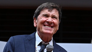 Gianni Morandi compie 80 anni, 'quanta strada abbiamo fatto...'