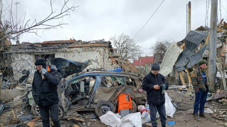 Ukraine: la Russie prend sa première grande ville et poursuit les bombardements avant des pourparlers 