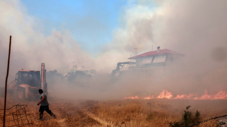 Beliebter Badeort wegen Brandes auf griechischer Insel Lesbos geräumt