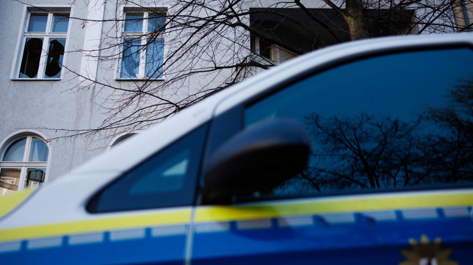 Allarme in scuola elementare Berlino, polizia sul posto