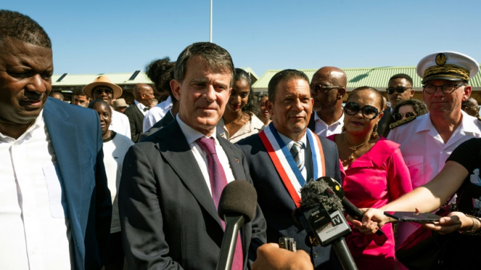 En visite en Martinique, Valls annonce un projet de loi contre la vie chère en Outre-mer