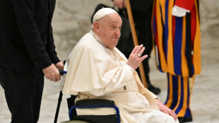 Le pape "a dormi toute la nuit" après deux crises respiratoires lundi