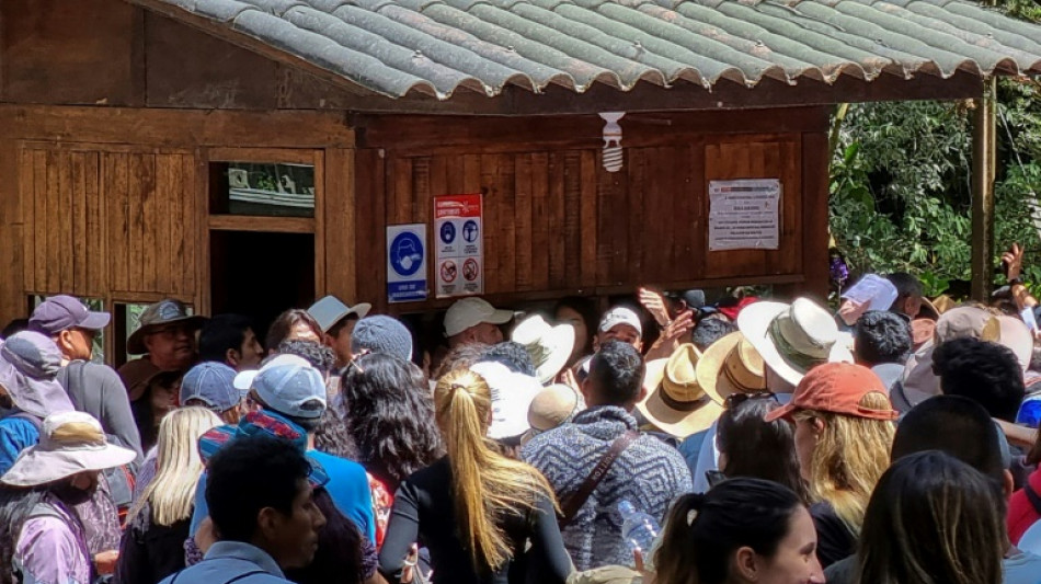 Pérou: des touristes protestent contre la suspension des entrées au Machu Picchu