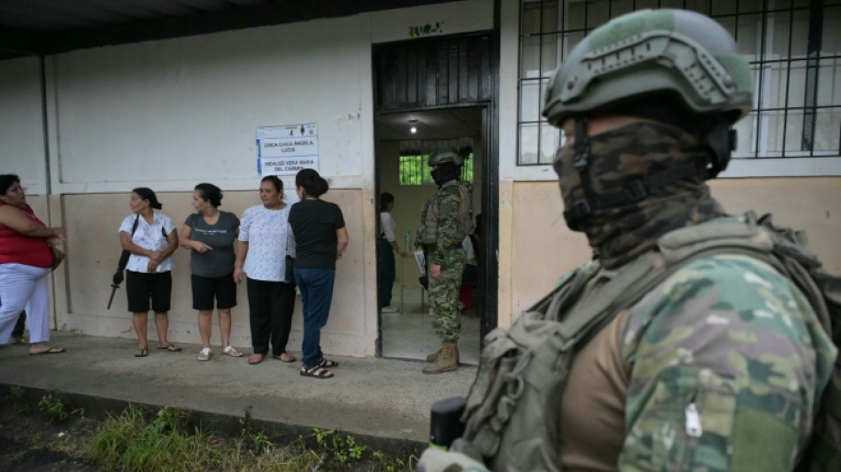 Überraschend enges Präsidentschaftsrennen in Ecuador: Stichwahl wahrscheinlich 