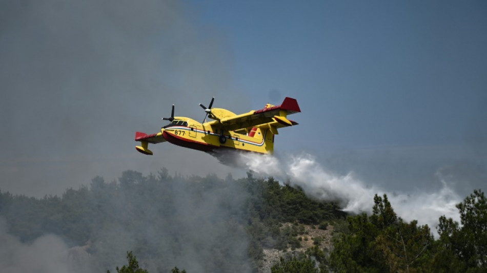 Grèce: septième jour de lutte contre les incendies, amélioration près d'Athènes