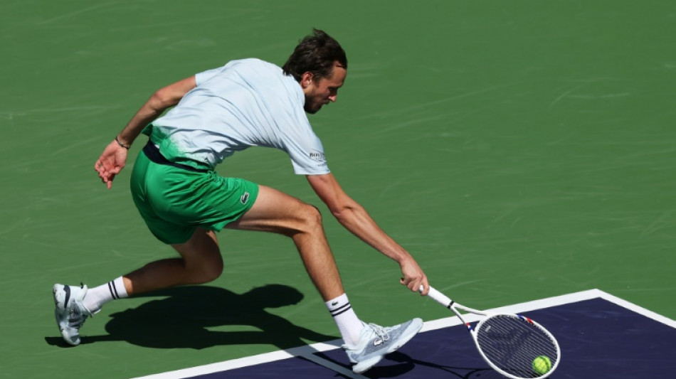 Medvedev sobrevive a Fils e volta à semifinal de Indian Wells