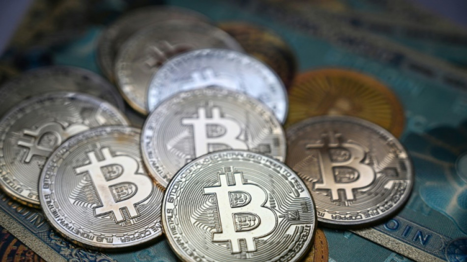 Bitcoin alcança novo recorde e ultrapassa os US$ 72 mil