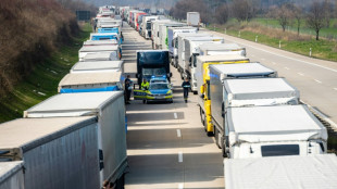 Gericht: Autofahrer müssen Rettungsgasse auf Autobahnen sofort bilden