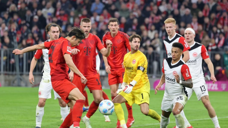 Líder Bayern goleia Eintracht (4-0) e mantém sua vantagem sobre o Leverkusen