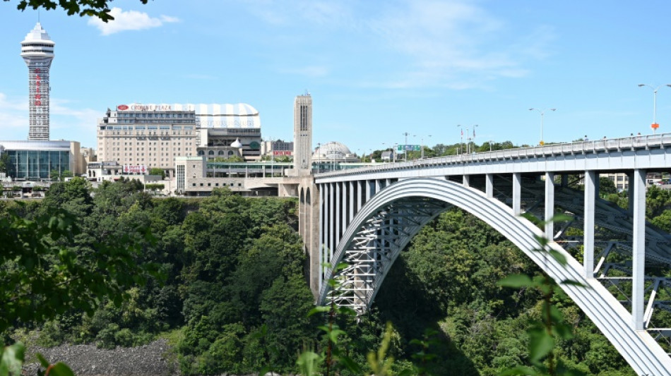 Explosão na ponte entre Canadá e EUA causa fechamento de postos fronteiriços