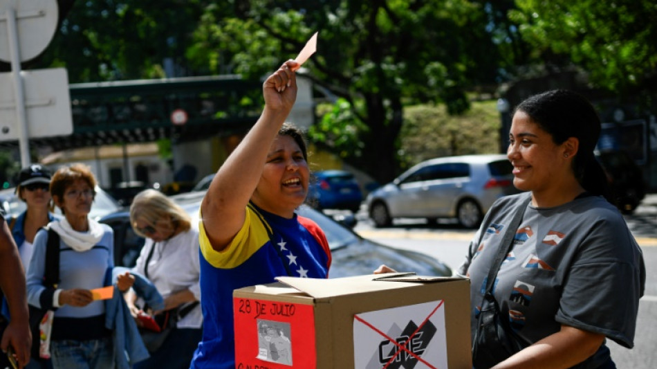 Maduro e o voto no exterior: venezuelanos denunciam entraves em registro para votar