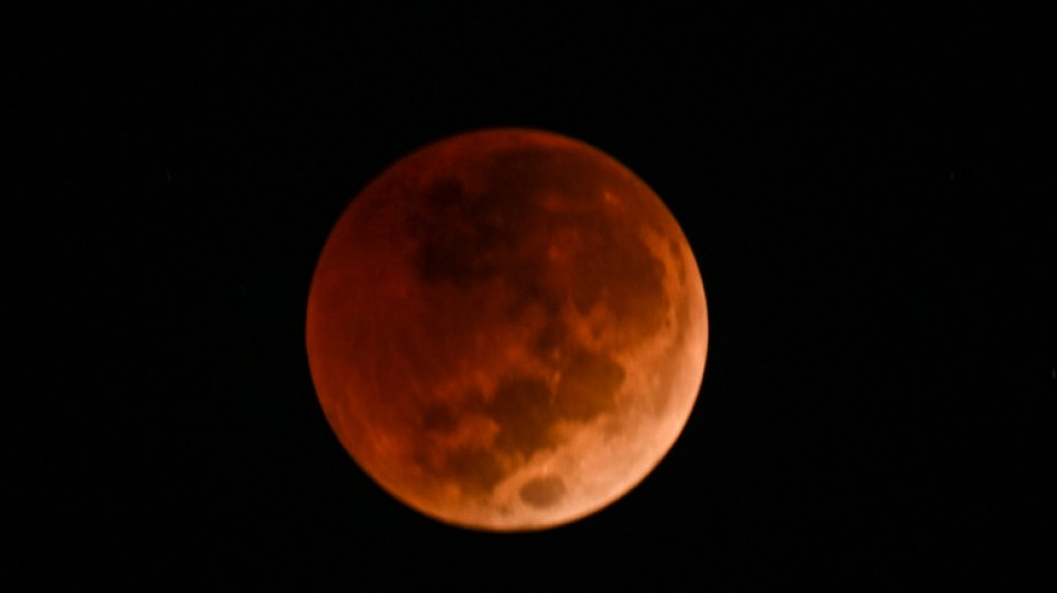 'Lua de sangue' será visível na madrugada de sexta-feira