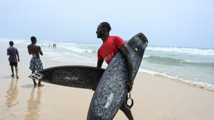 En Côte d'Ivoire, le surf prend doucement son essor