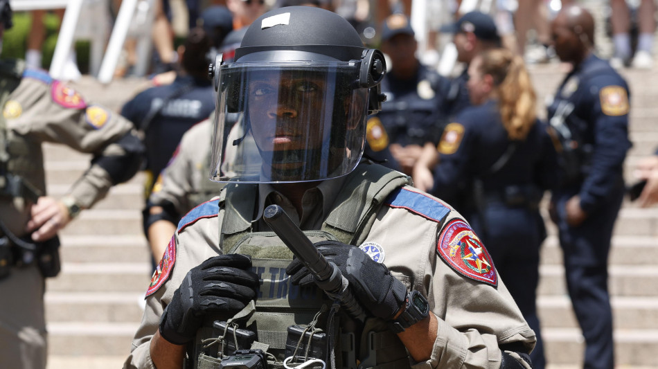 Usa: sparatoria in un centro commerciale del Texas, feriti