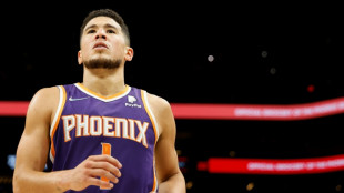 NBA: Booker et les Suns s'offrent Miami et une place en playoffs, Milwaukee enchaîne  