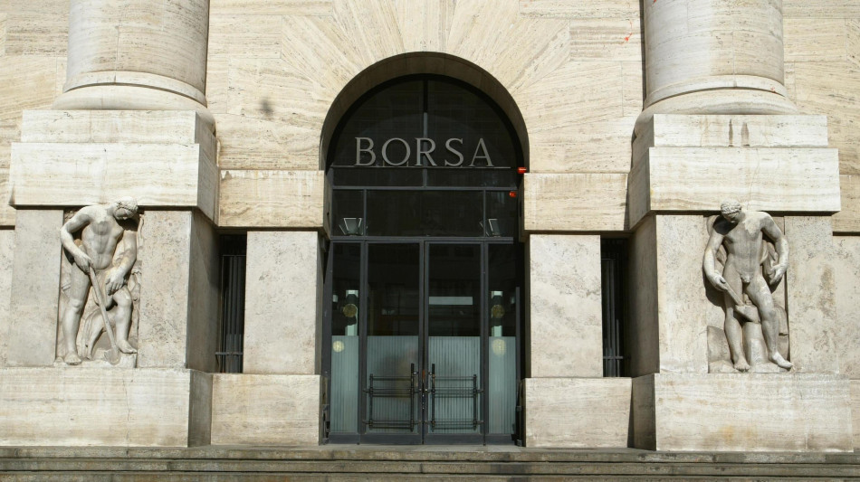 Borsa: Milano apre a +0,09%